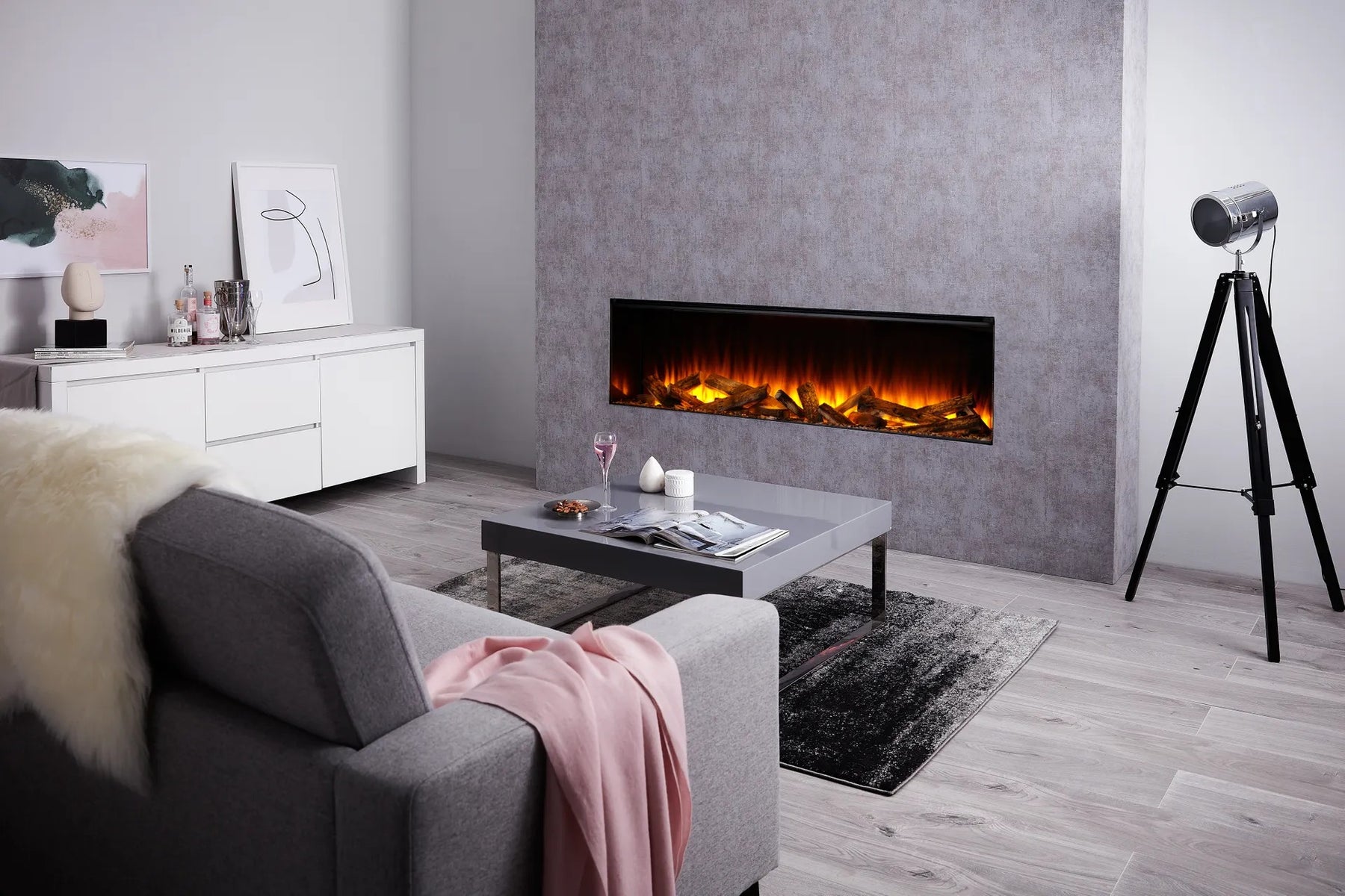 British Fires 63 inch The New Forest 1600 Black Edition Electric Fireplace flame detail