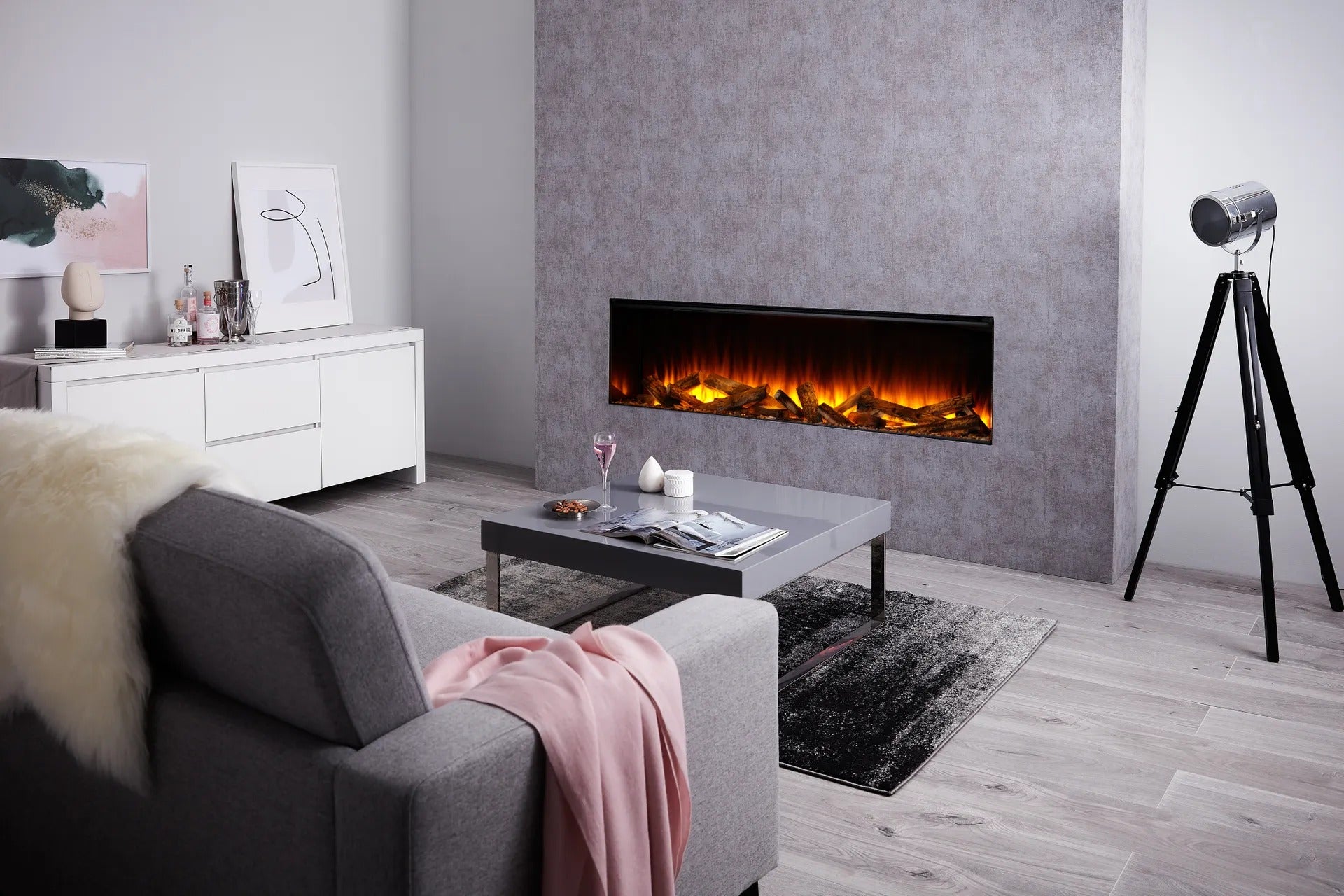 British Fires 63 inch The New Forest 1600 Black Edition Electric Fireplace flame detail